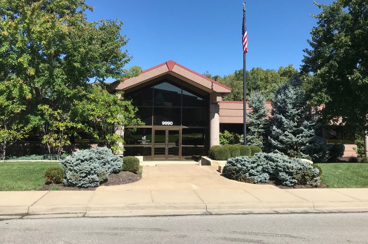 CORPORATE WOODS OFFICE BUILDING: 9990 College Blvd, Shawnee Mission, KS 66210
